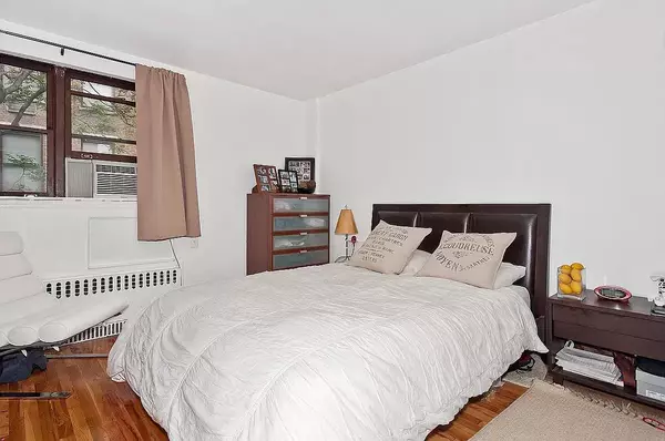 Manhattan, NY 10023,53 W 76TH Street #8