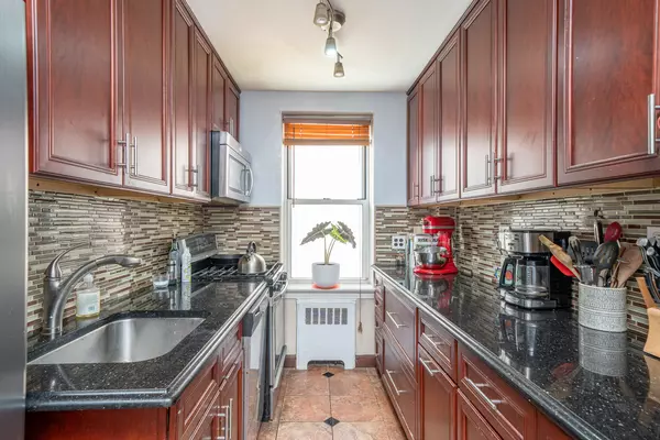 Manhattan, NY 10040,153 Bennett Avenue #1A
