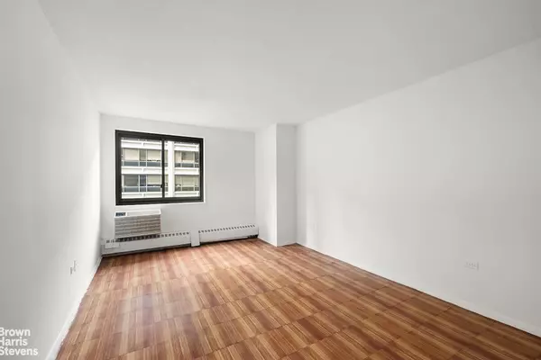 Manhattan, NY 10038,333 PEARL Street #7E