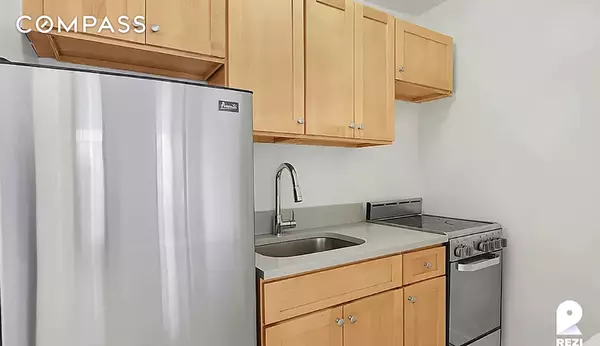 Manhattan, NY 10028,228 E 81st Street #4C