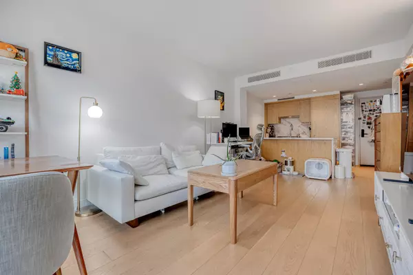 Queens, NY 11101,37-14 34th Street #N-5E