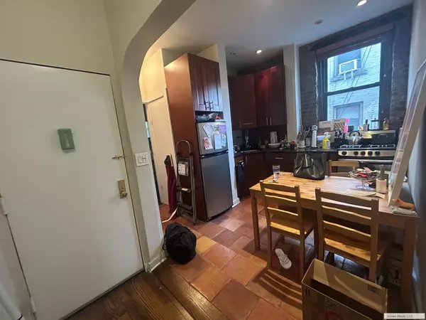 Manhattan, NY 10014,161 W 10th Street #4C