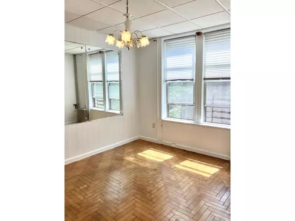 Manhattan, NY 10012,150 SULLIVAN Street #17