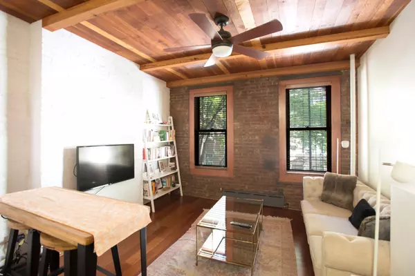 138-140 W 10th Street #2FW, Manhattan, NY 10014