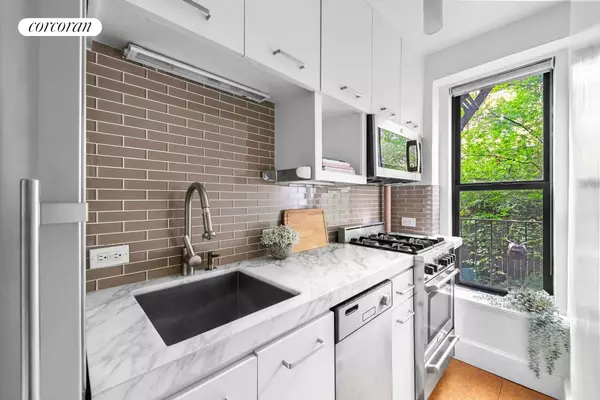 Manhattan, NY 10011,319 W 18TH Street #1F