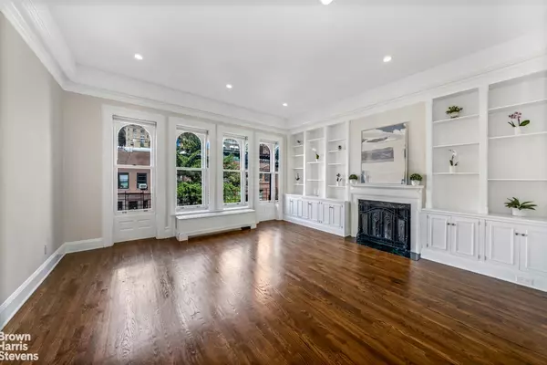 Manhattan, NY 10023,24 W 70TH Street #PH4