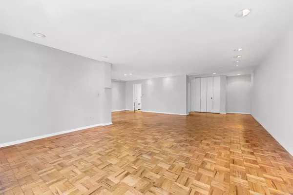 Manhattan, NY 10017,301 E 48th Street #17-F