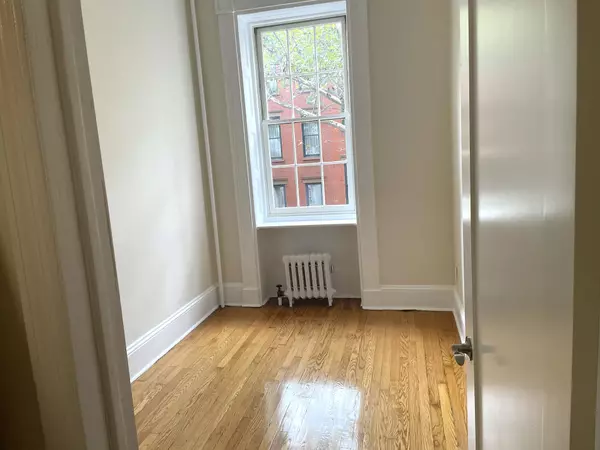Manhattan, NY 10011,330 W 22nd Street #3