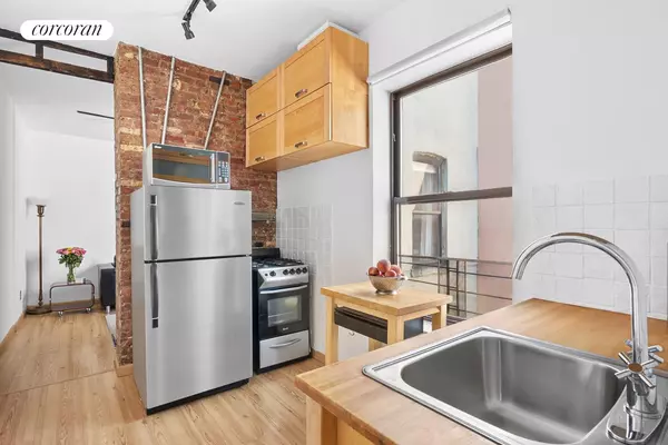 Manhattan, NY 10009,311 E 3RD Street #33