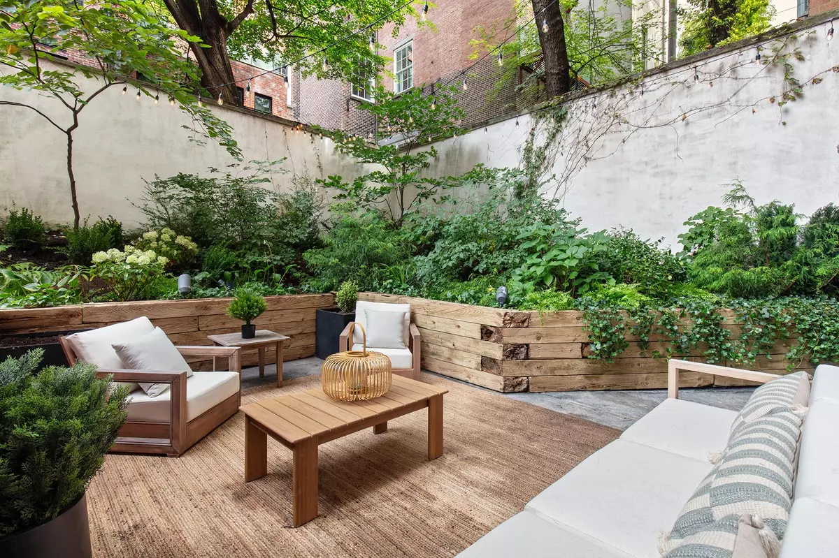 Manhattan, NY 10011,445 W 19th Street #1-G
