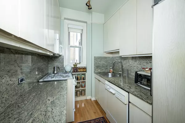 Manhattan, NY 10028,969 PARK Avenue #3E