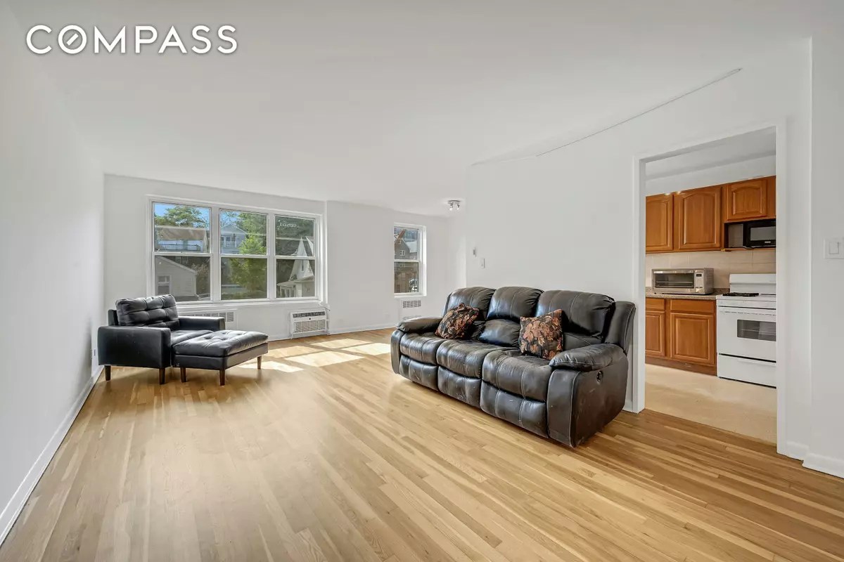 Bronx, NY 10471,5730 Mosholu Avenue #5F