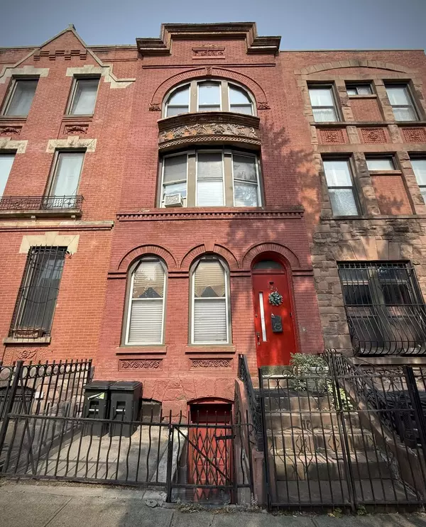 123 MANHATTAN Avenue, Manhattan, NY 10025