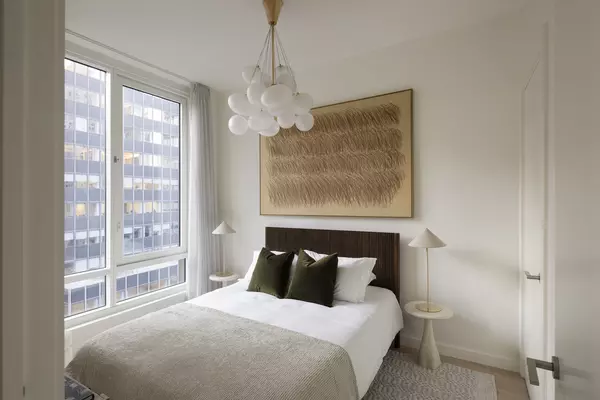 Manhattan, NY 10017,135 E 47TH Street #21E