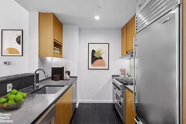 Manhattan, NY 10013,255 HUDSON Street #8D