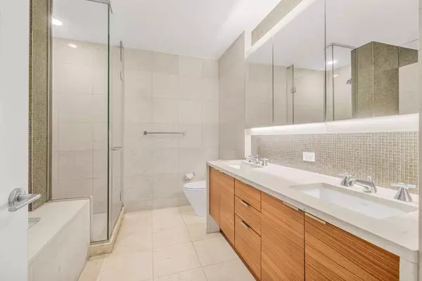 Manhattan, NY 10280,70 Little West Street #21A