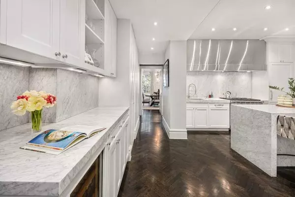 Manhattan, NY 10075,863 Park Avenue #3E