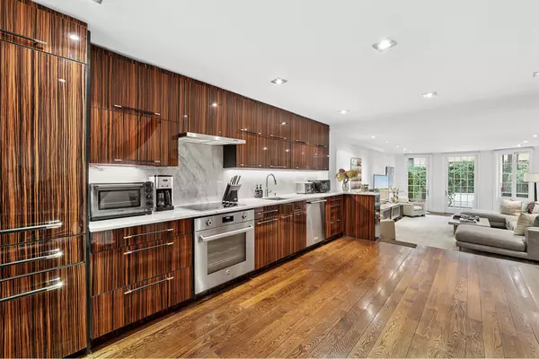 Manhattan, NY 10021,165 E 71ST Street