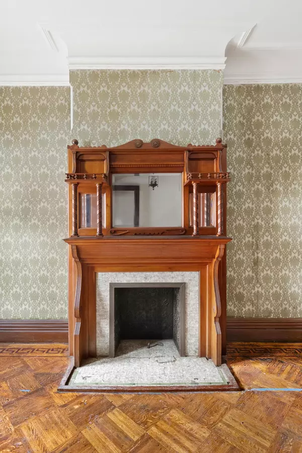 Manhattan, NY 10025,130 Manhattan Avenue