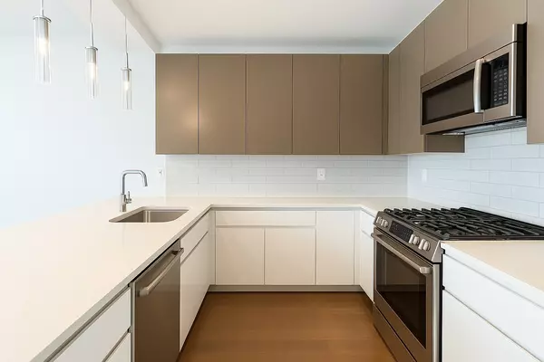 Queens, NY 11101,27-17 42nd Road #15-F