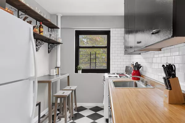 Queens, NY 11106,21-85 34TH Avenue #7C