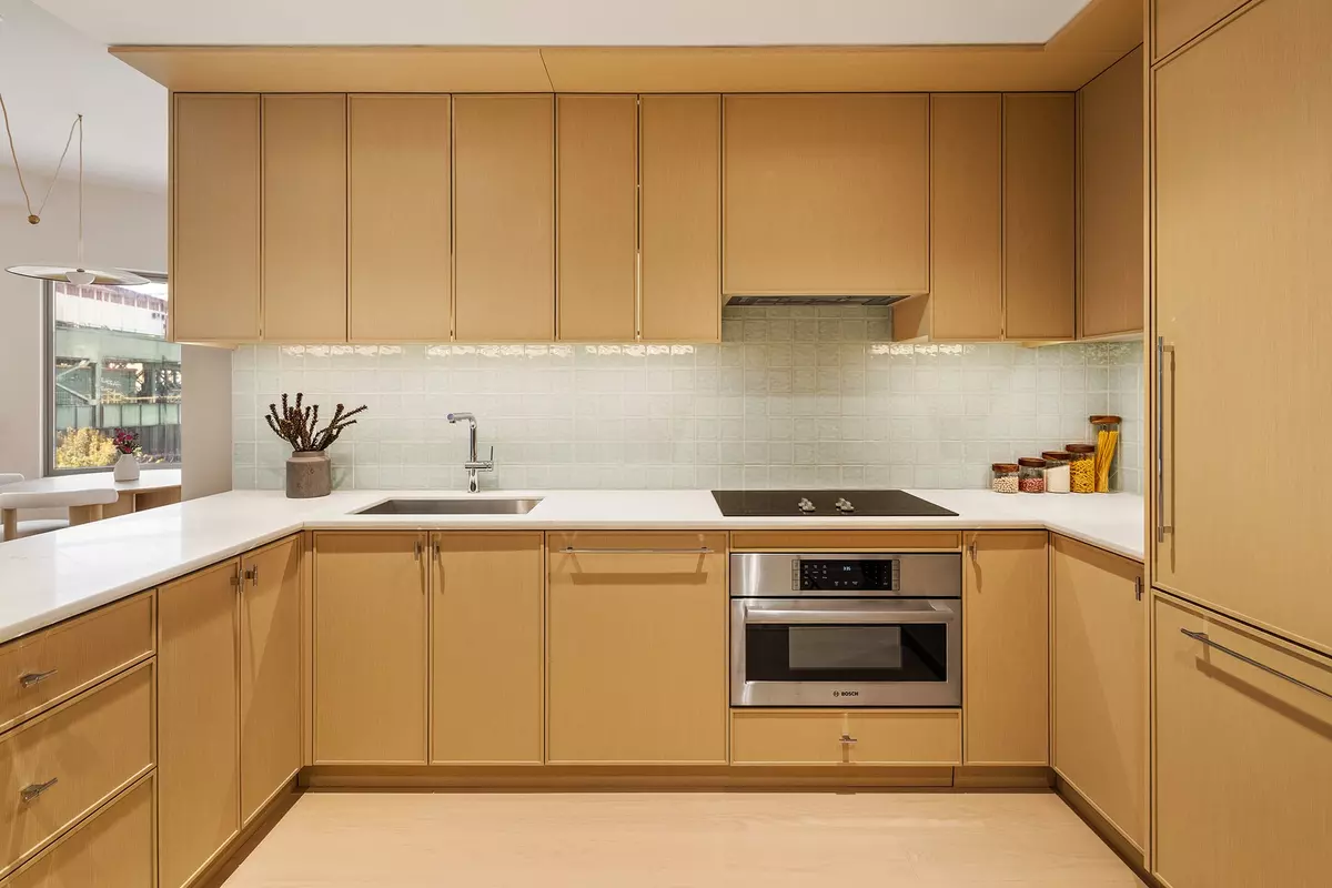 Queens, NY 11101,24-01 Queens Plaza N #1205