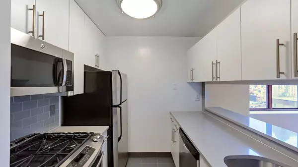 260 W 52nd Street #15-C, Manhattan, NY 10019