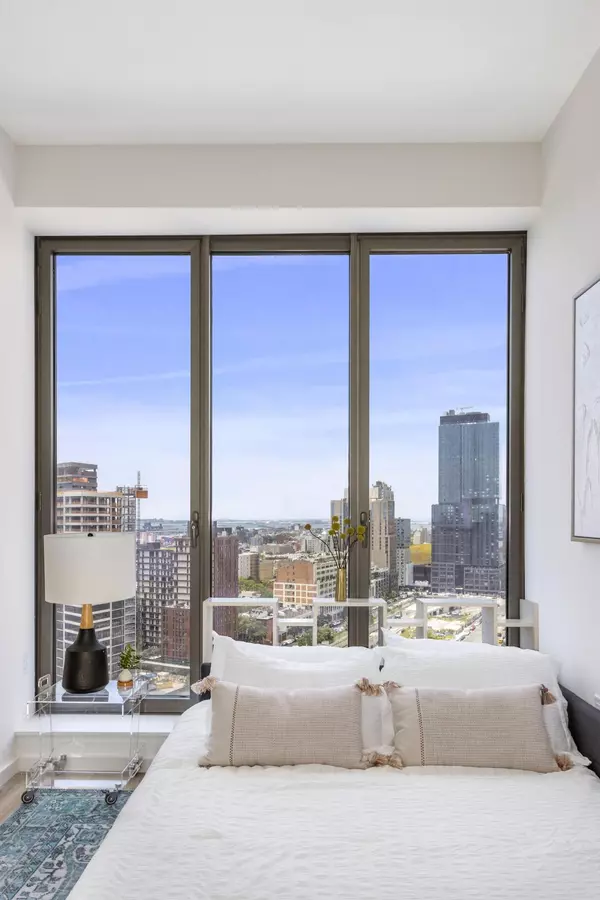 Brooklyn, NY 11238,545 Vanderbilt Avenue #PH-3J