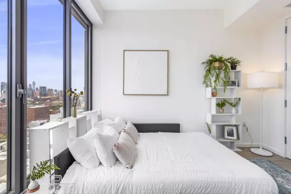 Brooklyn, NY 11238,545 Vanderbilt Avenue #PH-3J