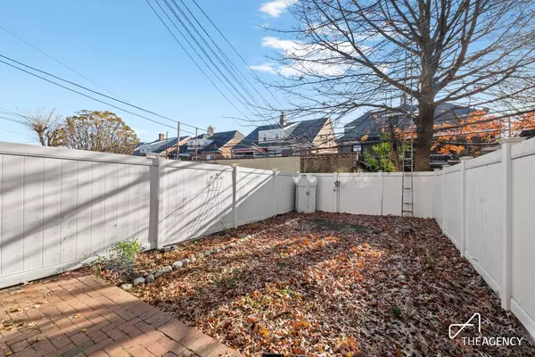 Queens, NY 11105,20-59 26TH Street