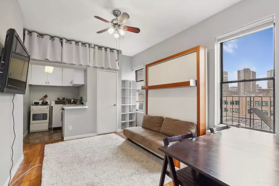 310 W 18TH Street #5B, Manhattan, NY 10011