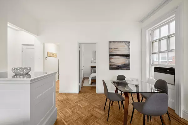 Manhattan, NY 10003,31 GRAMERCY Park S #3B