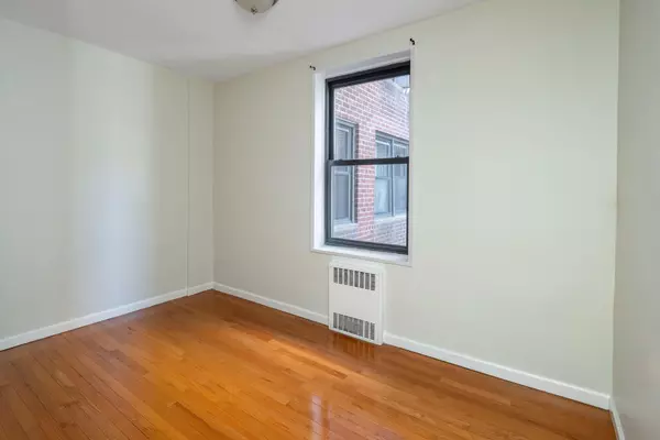 Brooklyn, NY 11218,160 OCEAN Parkway #4F