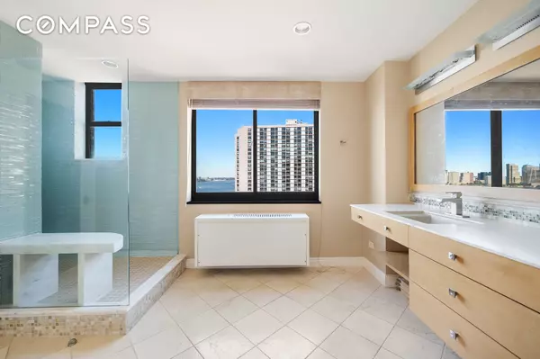 Manhattan, NY 10280,377 Rector Place #22AB