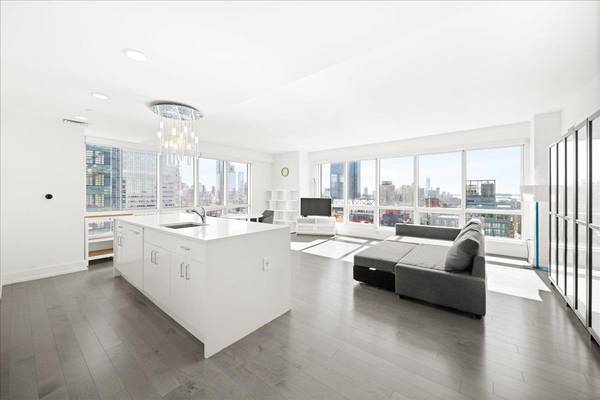 350 W 42nd Street #36-G, Manhattan, NY 10036