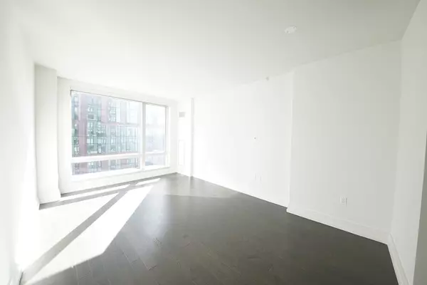 Manhattan, NY 10018,555 10th Avenue #34G