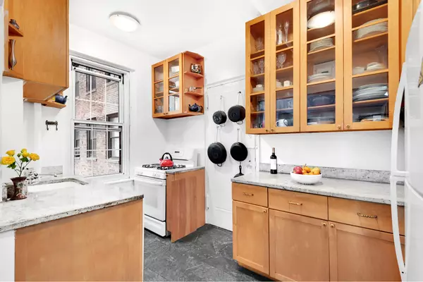 Manhattan, NY 10025,300 RIVERSIDE Drive #8F