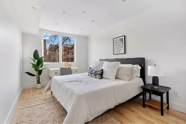 Brooklyn, NY 11221,725 LAFAYETTE Avenue #2R