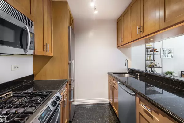Manhattan, NY 10024,2373 BROADWAY #307