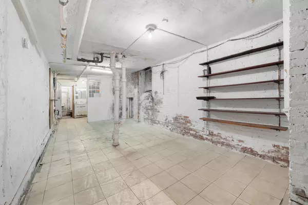 Manhattan, NY 10012,195 Prince Street #1LL