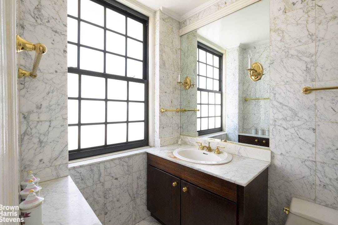 Manhattan, NY 10021,129 E 69TH Street #3C