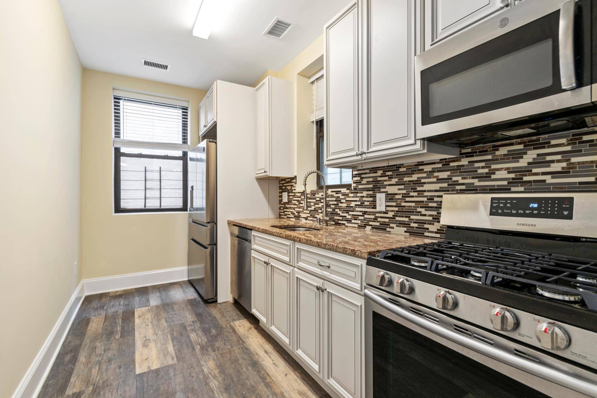 Manhattan, NY 10026,340 MANHATTAN Avenue #3S