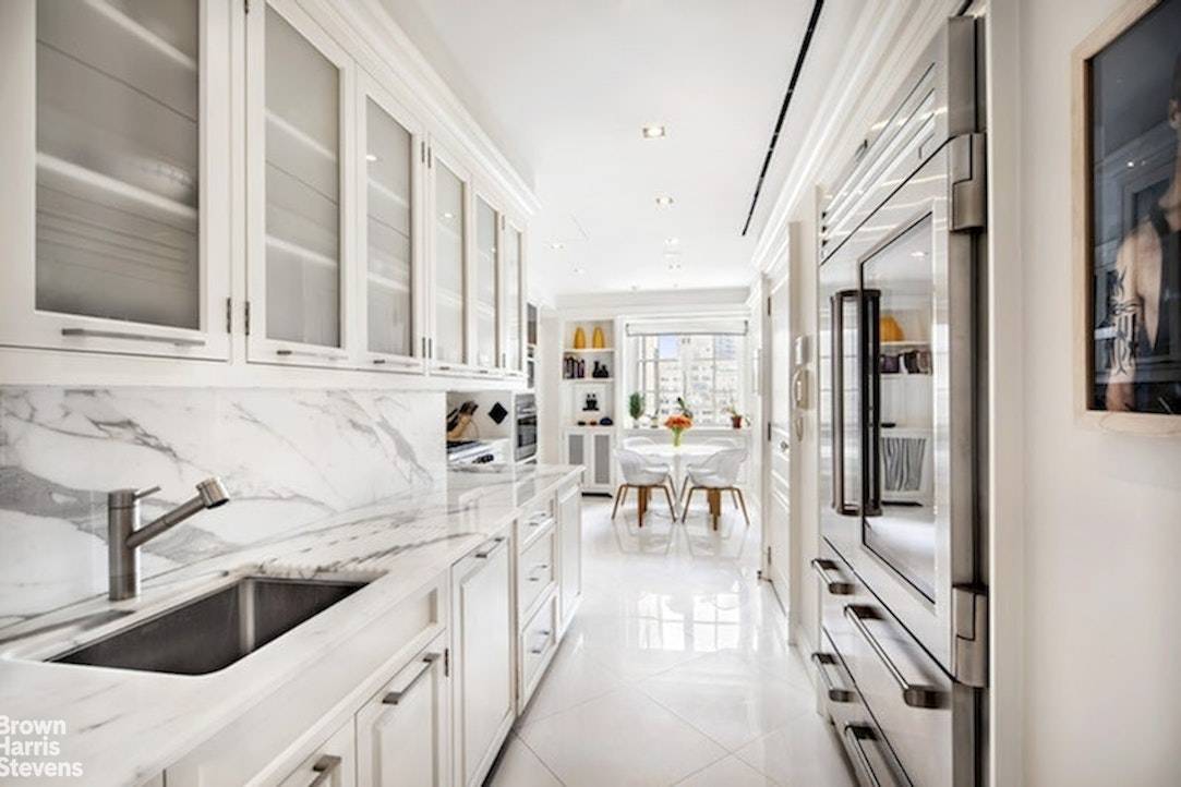 Manhattan, NY 10065,525 PARK Avenue #11AB