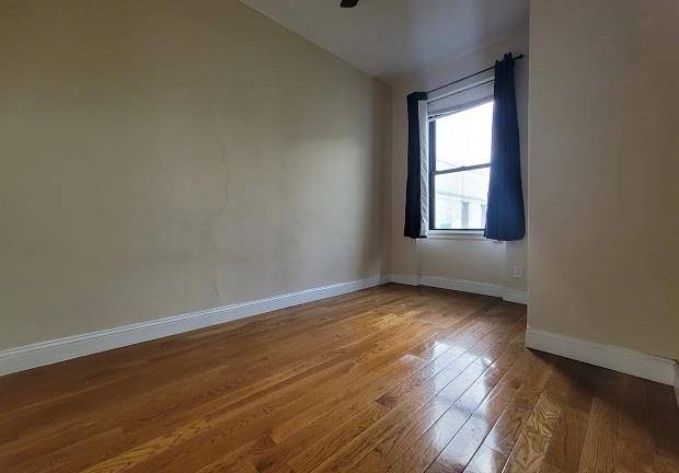 Queens, NY 11105,21-77 33rd Street #5-E