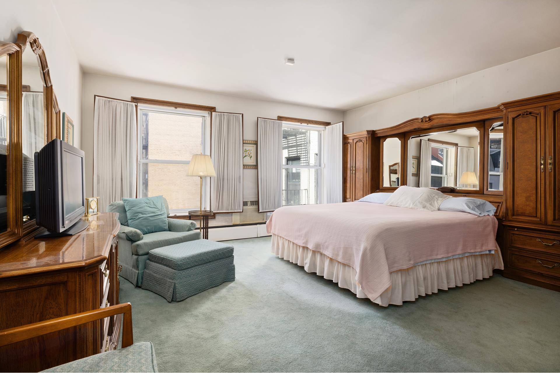 Manhattan, NY 10021,168 E 75TH Street