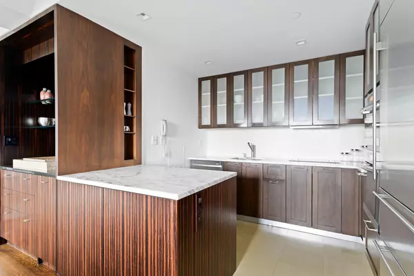 Manhattan, NY 10019,160 CENTRAL Park S #705