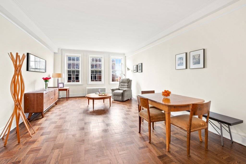 Manhattan, NY 10003,41 5TH Avenue #15A