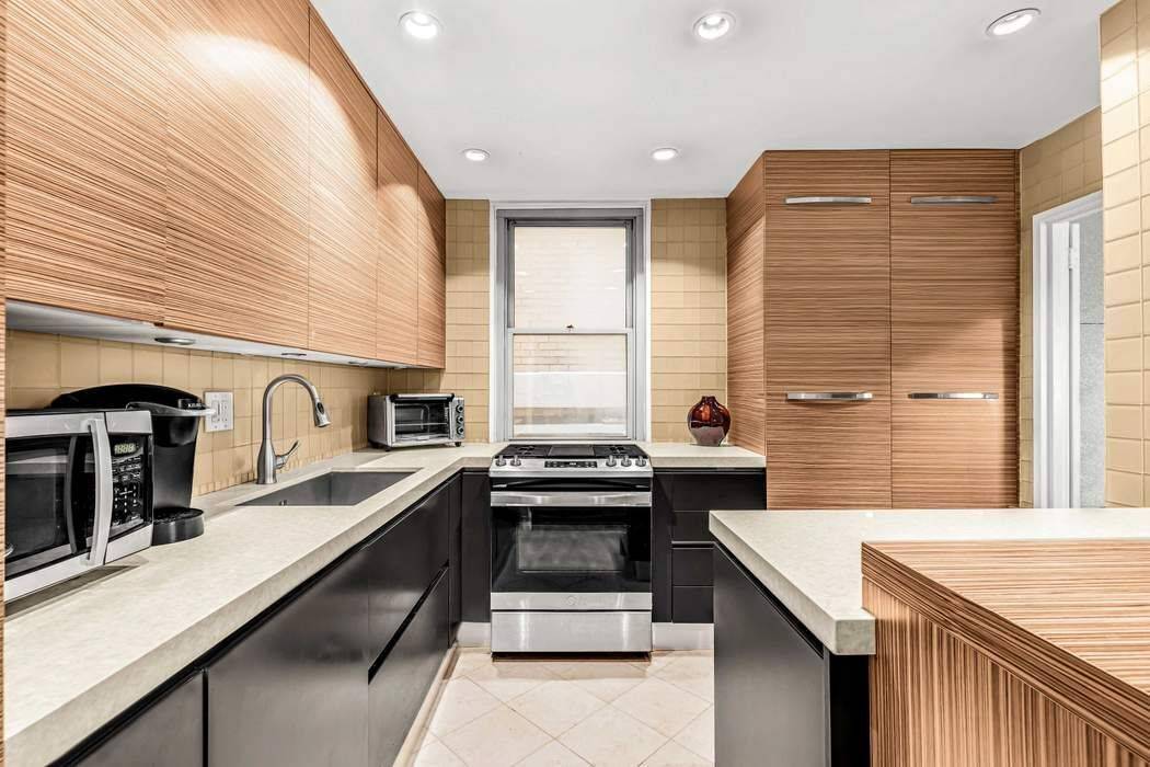 Manhattan, NY 10021,300 E 74th Street #3C
