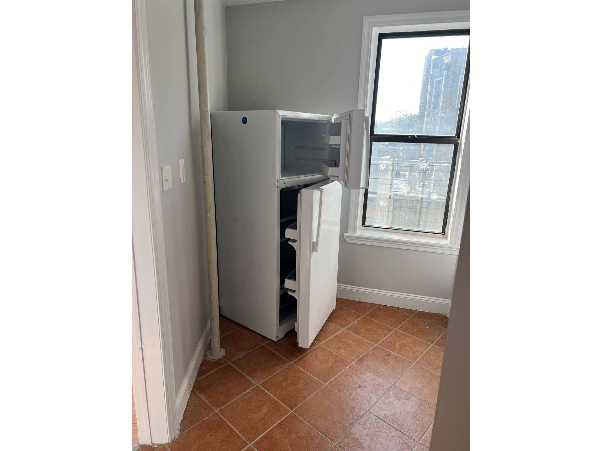 Bronx, NY 10458,2408 CAMBRELENG Avenue #10