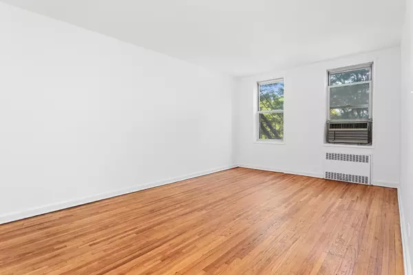Brooklyn, NY 11218,221 MCDONALD Avenue #3A